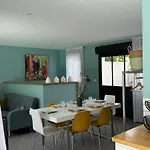 Lovely With Free Parking Semesterbostad Caen