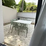 Semesterbostad Lovely With Free Parking *
