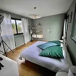 Lovely With Free Parking Semesterbostad Caen