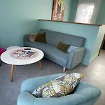Lovely With Free Parking Semesterbostad Caen